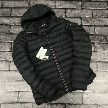 Жіноча куртка Tommy Hilfiger чорна M