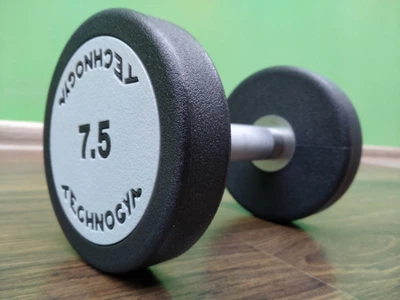 Гантель 7.5 кг цельная полиуретановая TECHNOGYM