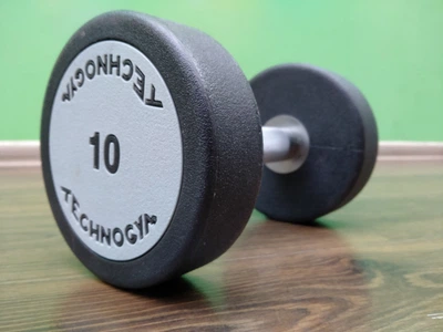 Гантель 10 кг цельная полиуретановая TECHNOGYM