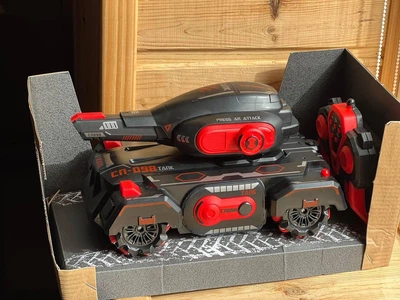 Игрушечный танк вездеход на радиоуправлении стреляет орбизами TOY.