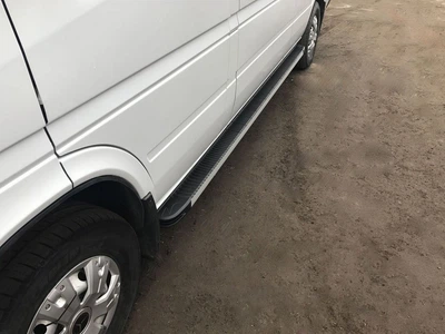 Боковые пороги из алюминия Maya V1 (2 шт.) для Volkswagen LT 1995-2006 годов, Средняя база