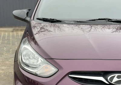 Накладки на зеркала с вырезом под поворотники в стиле BMW (2 шт) для Hyundai Accent 2011-2017 годов.