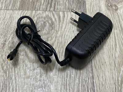 Адаптер блок питания зарядка 12V 2A 2.5*0.7 мм