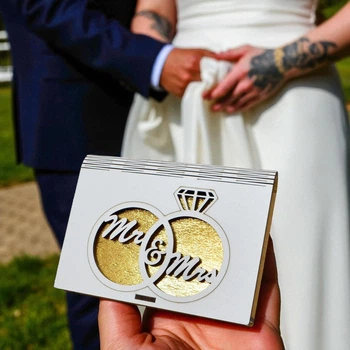 Свадебная Подставка для Обручальных Колец 14 см "Mr & Mrs Мистер и Миссис", Деревянная Коробочка с Гравировкой Футляр на Свадьбу