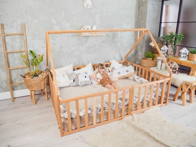 Детский деревянный манеж-кровать домик Монтессори BUSY WOOD напольная Модель 6 200х160 см натуральное дерево