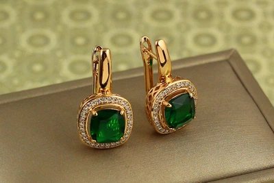 Серьги Xuping Jewelry Титан с зеленым камнем 2,3 см золотистые