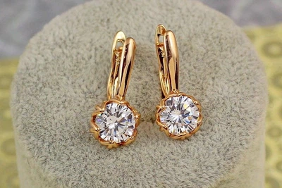 Сережки Xuping Jewelry велична простота з білим каменем 2,3 см золотисті