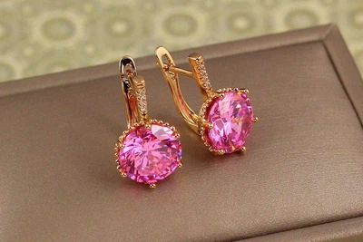 Серьги Xuping Jewelry с большим розовым камнем шестигранная оправа 2 см золотистые