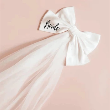 Фата для нареченої на затискачі для дівич-вечора біла з бантом "Bride"