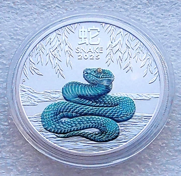 Серебряная монета Австралии Год Змеи от Perth Mint цветная 2025. Тираж 50 000