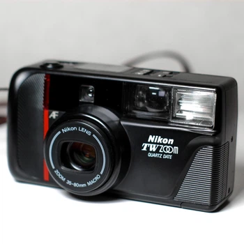 Плівковий фотоапарат Nikon TW Zoom Quartz Date 35-80 mm зі спалахом, з чохлом та акумулятором в комплекті БВ - Б/У