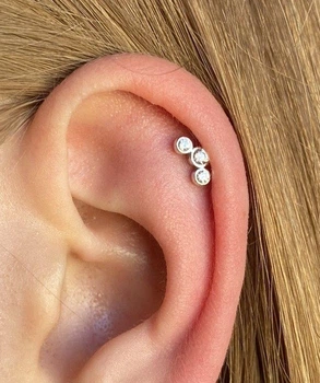 Серебряная серьга для пирсинга хеликса с фианитами. 40069ШТ