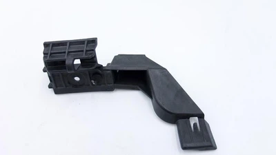 Крепеж бампера заднего правый Audi A4 B8 08-12 (FPS) 8K5807890A