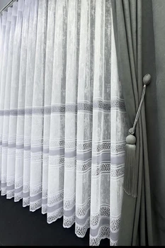 Тюль жакард в полоску. Цвет белый