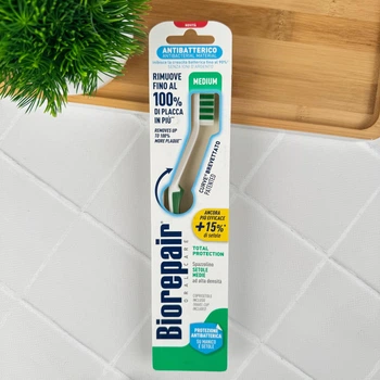 Зубная щетка Biorepair Medium 4630 – зеленая, совершенная чистка, средняя жесткость