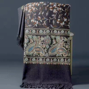 Женский теплый кашемировый шарф палантин Boutique embroidery с вышивкой 190х72см Темно - Серый