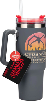 Kubek podróżny ze słomką Paladone Stranger Things 5 900 ml (5056577755800)