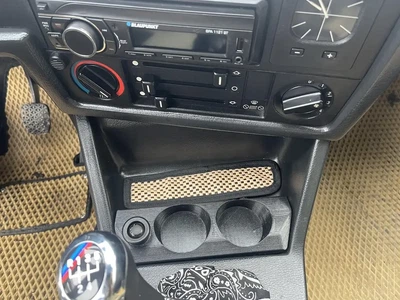 Підстаканник для BMW E30