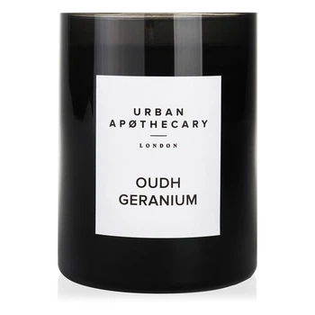 Ароматическая свеча с дымными древесными нотами уда и цветов Urban apothecary Oudh Geranium 300 г