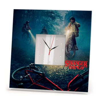 Часы "Сериал Очень странные дела. Stranger Things" сувенир фанатам сериала Netflix, стильное украшение детской, спальни, кафе, бара