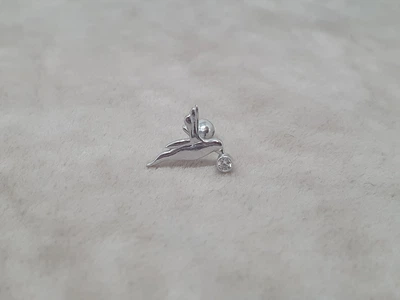 Серебряная серьга для пирсинга хеликса с фианитами. 40109ШТ