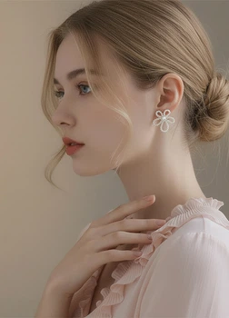 Серьги ромашки женские с бусинками Fashion Jewelry Золотистые с белым 18888