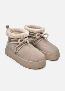 Женские зимние короткие замшевые угги PARADIZE SHOES светло-бежевого цвета с декоративным шнурком на высокой подошве 41 размер (стелька 26,7 см)