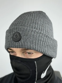 Шапка Moncler с прорезиненным логотипом в сером цвете, One size (универсальный размер), Унисекс.