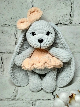 М'яка іграшка ручної роботи в'язана амігурумі Hand Made Зайчик в сукні з плюшу 23 см 202-68-5
