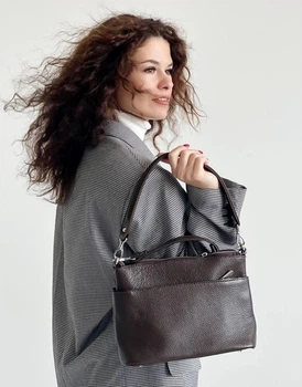 Сумка из натуральной кожи средняя с карманами ARTiS Bags 17779288 Коричневая