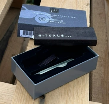 Rituals набір ароматизатор , автоосвіжувач для авто з деревʼяним тримачем та запасками Homme автопарфуми