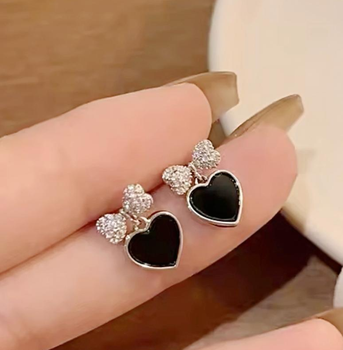 Сережки с чёрными сердечками с бантиками с камешками Серебряный Чёрный (2105)