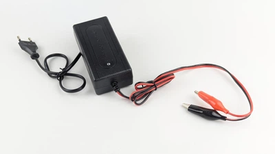 Зарядное устройство для мото аккумулятора 12V 2A — компактное импульсное ЗУ для АКБ до 25Ah