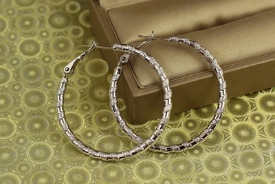 Серьги кольца Xuping Jewelry со спиральным рисунком 4 см серебристые