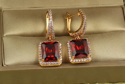 Сережки підвіски Xuping Jewelry авангард з червоним каменем 3 см золотисті