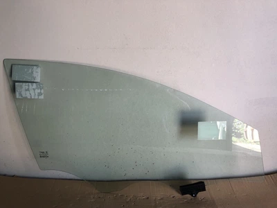 Скло передньої двері праве Hyundai Sonata 2015-2019 LF XYG Xinyi Group 25129000