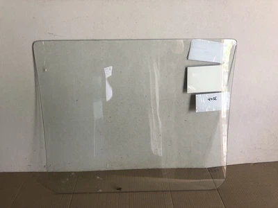 Скло задньої двері праве Mitsubishi L200 1996-2006 Saint-Gobain Sekurit 24990000