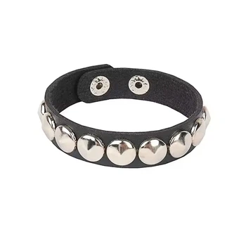 Шкіряний браслет з круглими заклепками чорний
