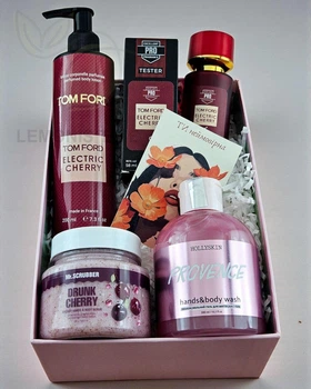 Подарочный набор косметики No Brand в стиле Tom Ford Electric Cherry 4 в 1