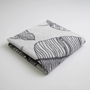 Махровое полотенце с рисунком перо GM Textile 50х90см 400г/м2 (Серый)