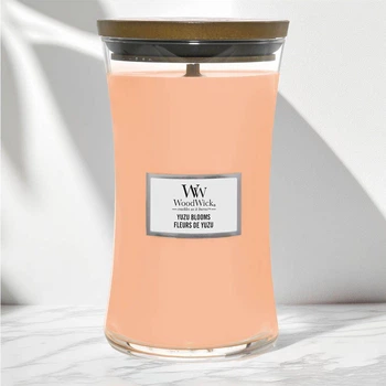 Ароматична свічка з ніжними квітковими нотами Woodwick Large Yuzu Blooms 609 г
