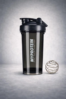 Шейкер спортивний + пружина 700 мл Myprotein fuel yuor ambition чорний