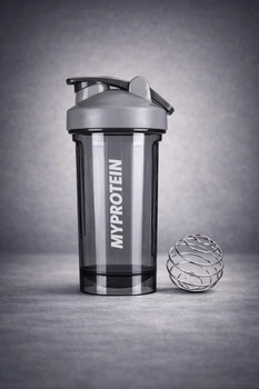 Шейкер спортивний + пружина 700 мл Myprotein fuel yuor ambition сірий