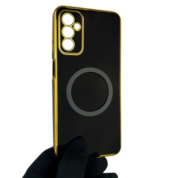 Чохол для Samsung Galaxy M13 4G (SM-M135) глянцевий із захистом камери із золотою окантовкою з кільцем MagSafe чорний