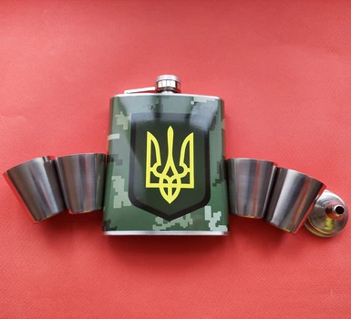 Подарочный набор фляга с гравировкой герб украины и 4 рюмками для военного ЗСУ 210 мл