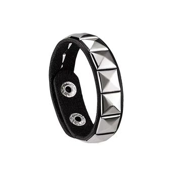 Браслет с пирамидками 1 ряд из экокожи черный унисекс пирамиды в стиле панк рок готика y2k sk8 Hip hop