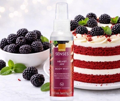 Лосьон-спрей для тела "Бархатное наслаждение" Avon с аромвтом сочной ежевики и торта "Красный бархат", 100 мл