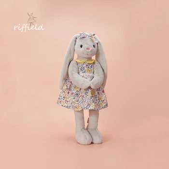 Мягкая игрушка кролик Riffield в цветочном платье 64482 45 см серый