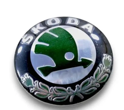 Эмблема передняя Skoda Шкода d=89-90мм большая! пластик (на скотче)