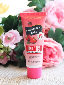 Солнцезащитный крем с фруктовой эссенцией Клубника SPF 65+ Kaliya Beauty, 50ml